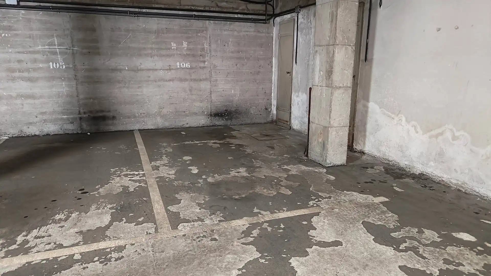 Parking de Piso en venta en Santiago de Compostela  con Calefacción, Trastero y Amueblado
