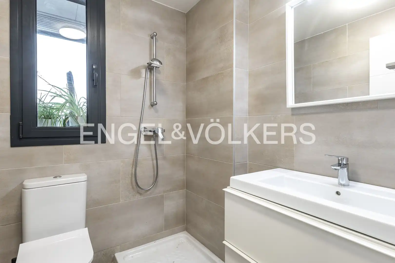 Baño de Ático en venta en Sant Adrià de Besòs con Aire acondicionado, Calefacción y Parquet