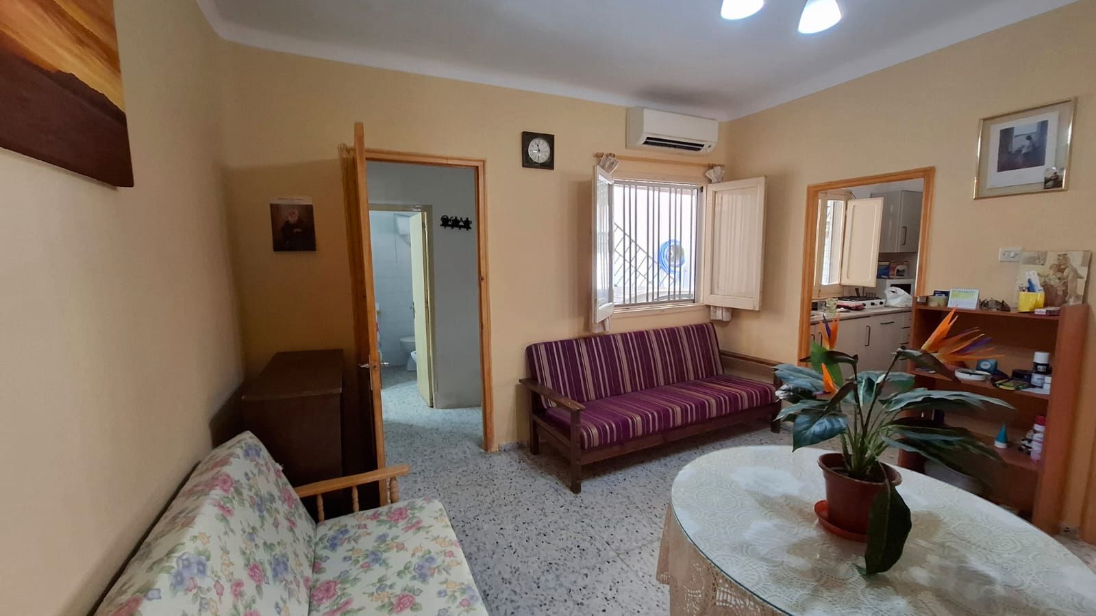 Sala d'estar de Casa o xalet en venda en Motril amb Aire condicionat, Terrassa i Moblat