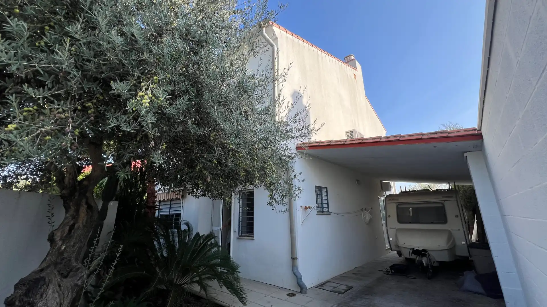 Vista exterior de Casa o xalet en venda en Espartinas amb Aire condicionat, Calefacció i Jardí privat