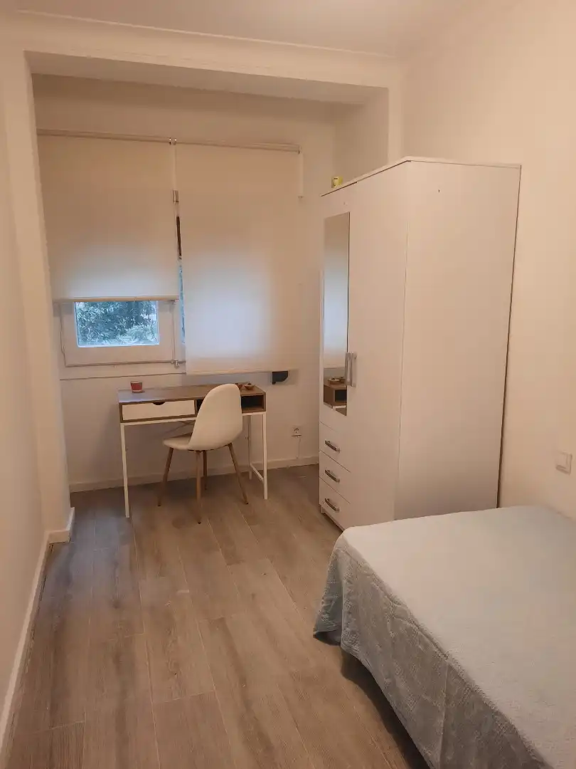 Habitación de Piso de alquiler en Zaragoza con Calefacción, Amueblado y Horno