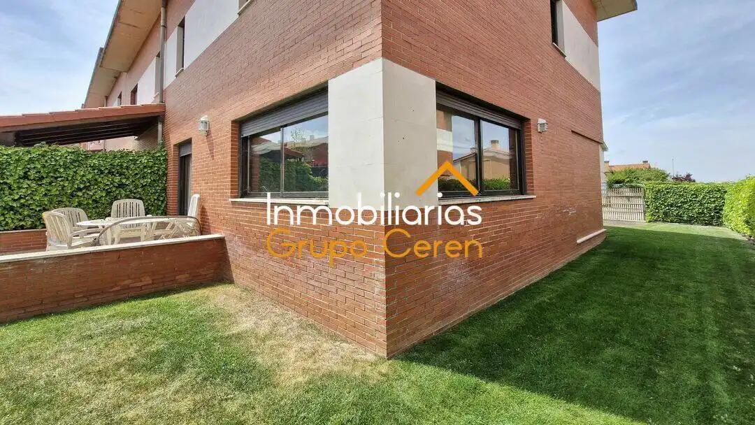 Jardín de Casa adosada en venta en Cirueña con Calefacción, Jardín privado y Terraza