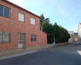 Vista exterior de Casa o xalet en venda en Olmos de Esgueva amb Jardí privat, Terrassa i Traster