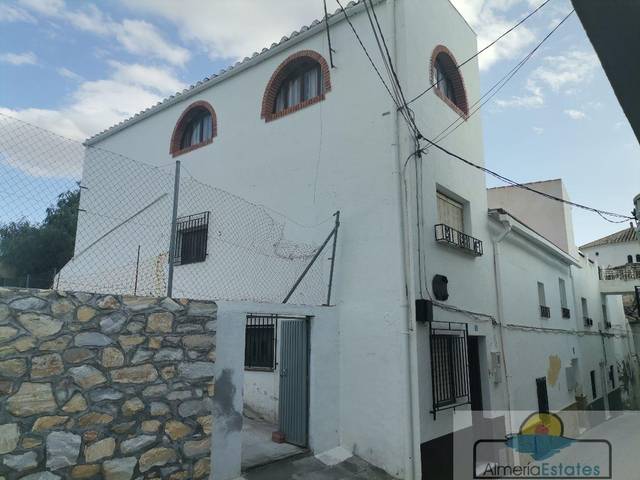 Casa-chalet en Venta en Urrácal