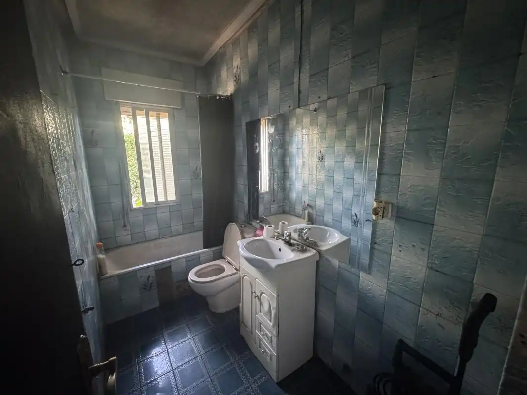 Bany de Casa o xalet en venda en Villa del Prado amb Calefacció, Jardí privat i Terrassa