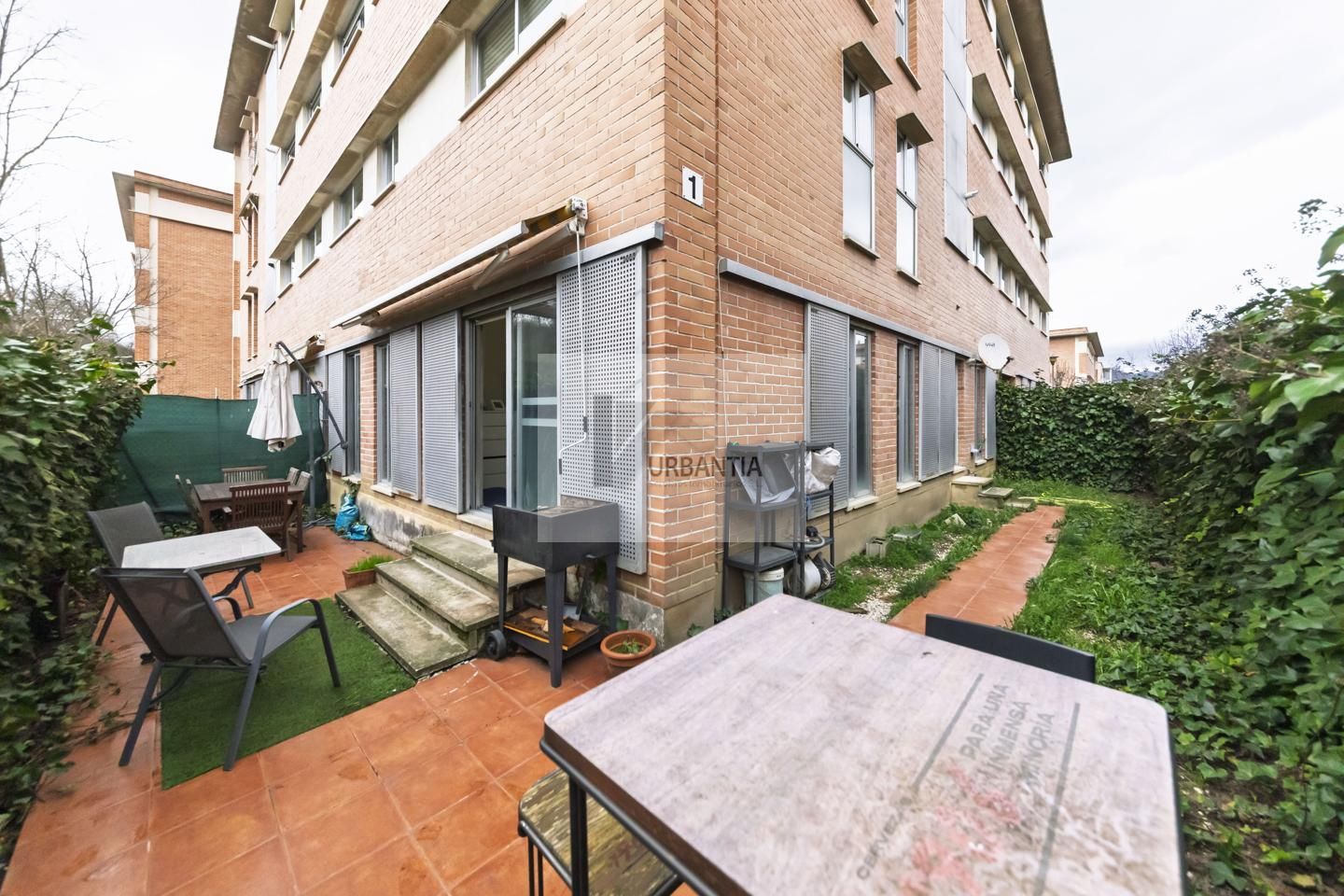 Terrassa de Planta baixa en venda en  Pamplona / Iruña amb Calefacció, Jardí privat i Parquet