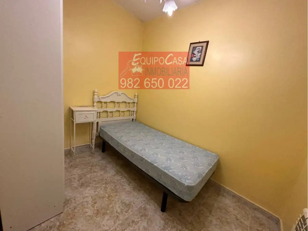 Habitación de Casa adosada en venta en Lugo con Calefacción, Terraza y Amueblado