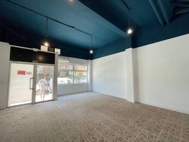 Local comercial en Alquiler en Calle de Balaitús, 11 en Casablanca