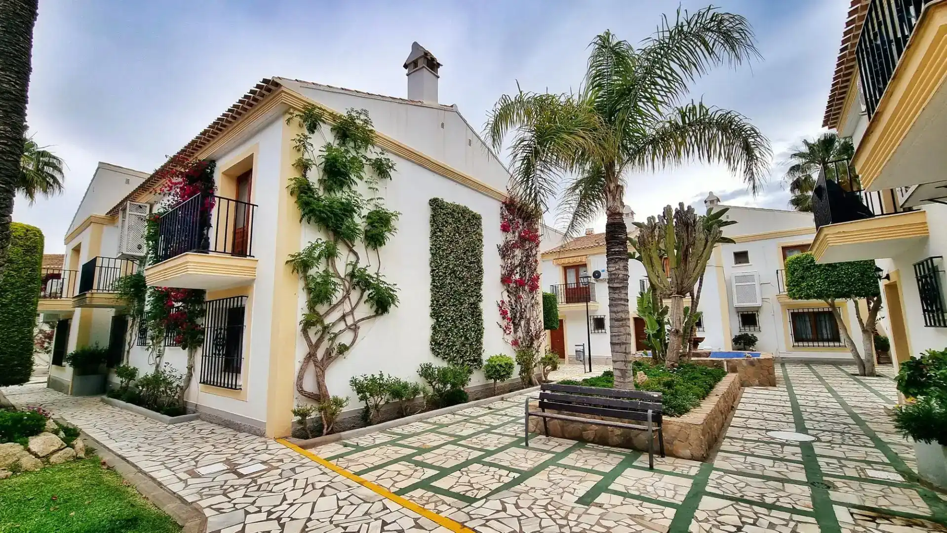Vista exterior de Apartament en venda en Vera amb Aire condicionat, Jardí privat i Parquet