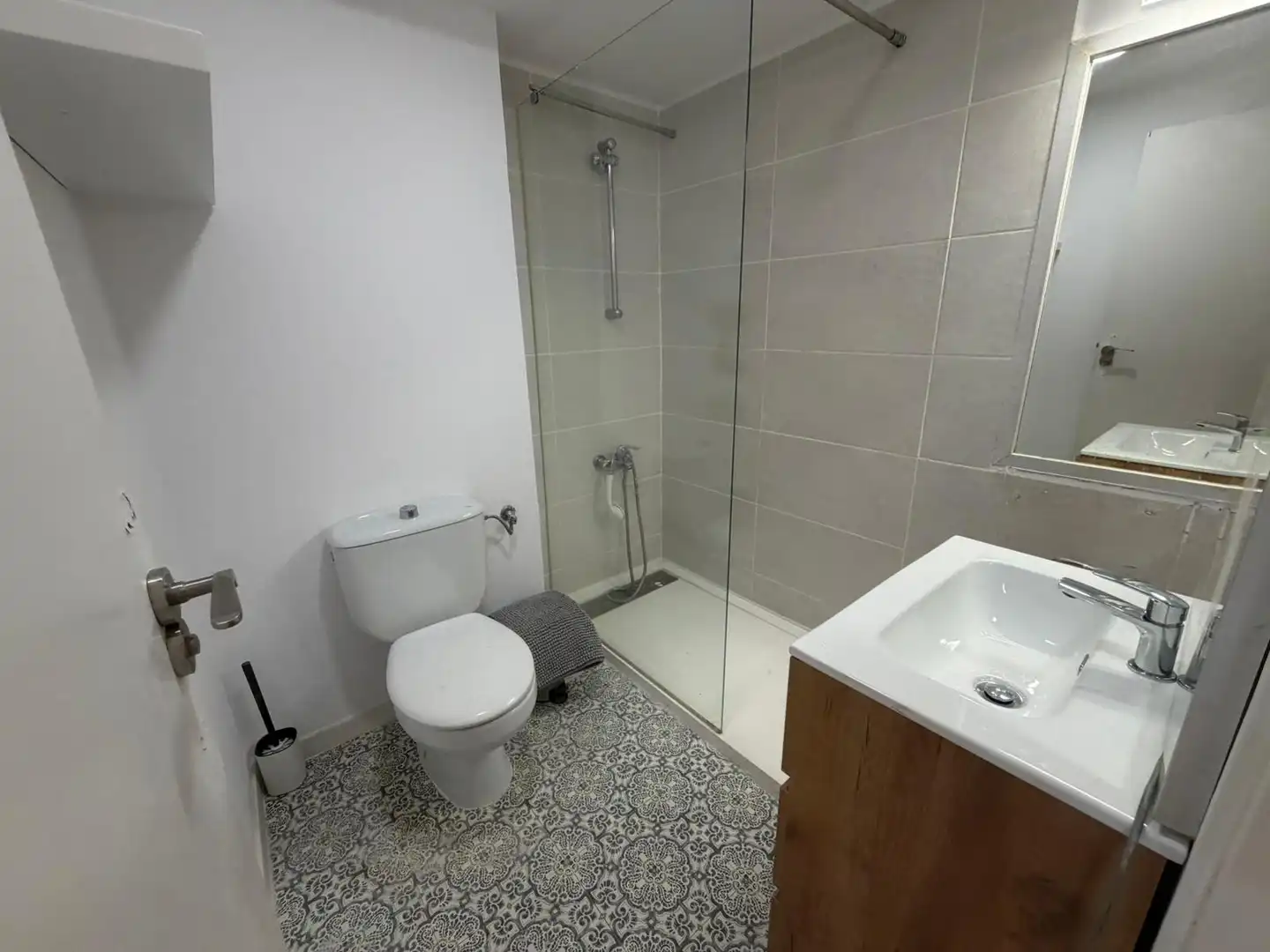 Bathroom of Flat for share in Madrid  with Heating, Furnished and Washing machine