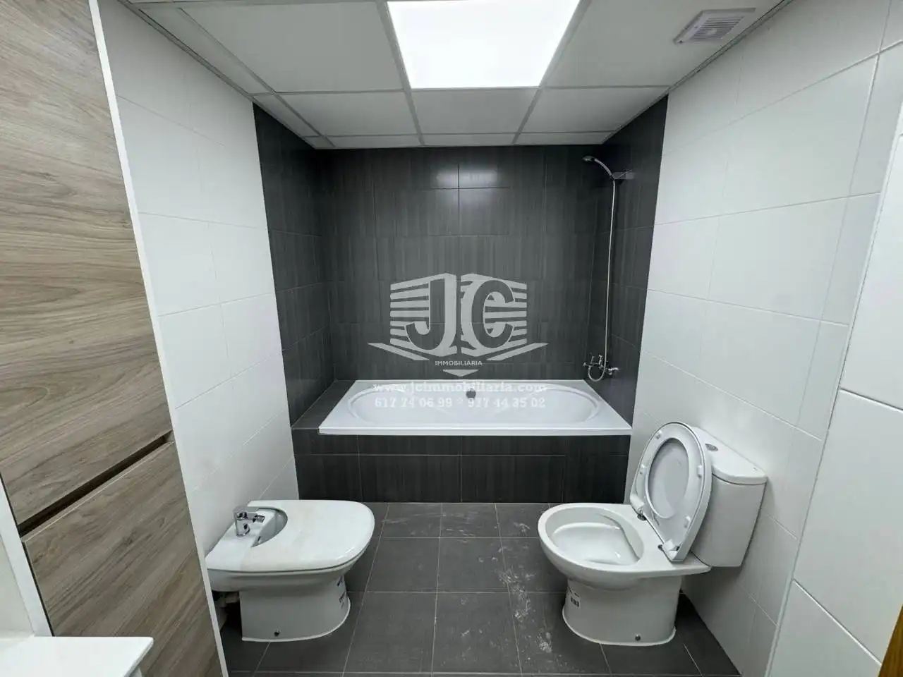 Bathroom of Flat for rent in L'Aldea  with Air Conditioner, Terrace and Storage room