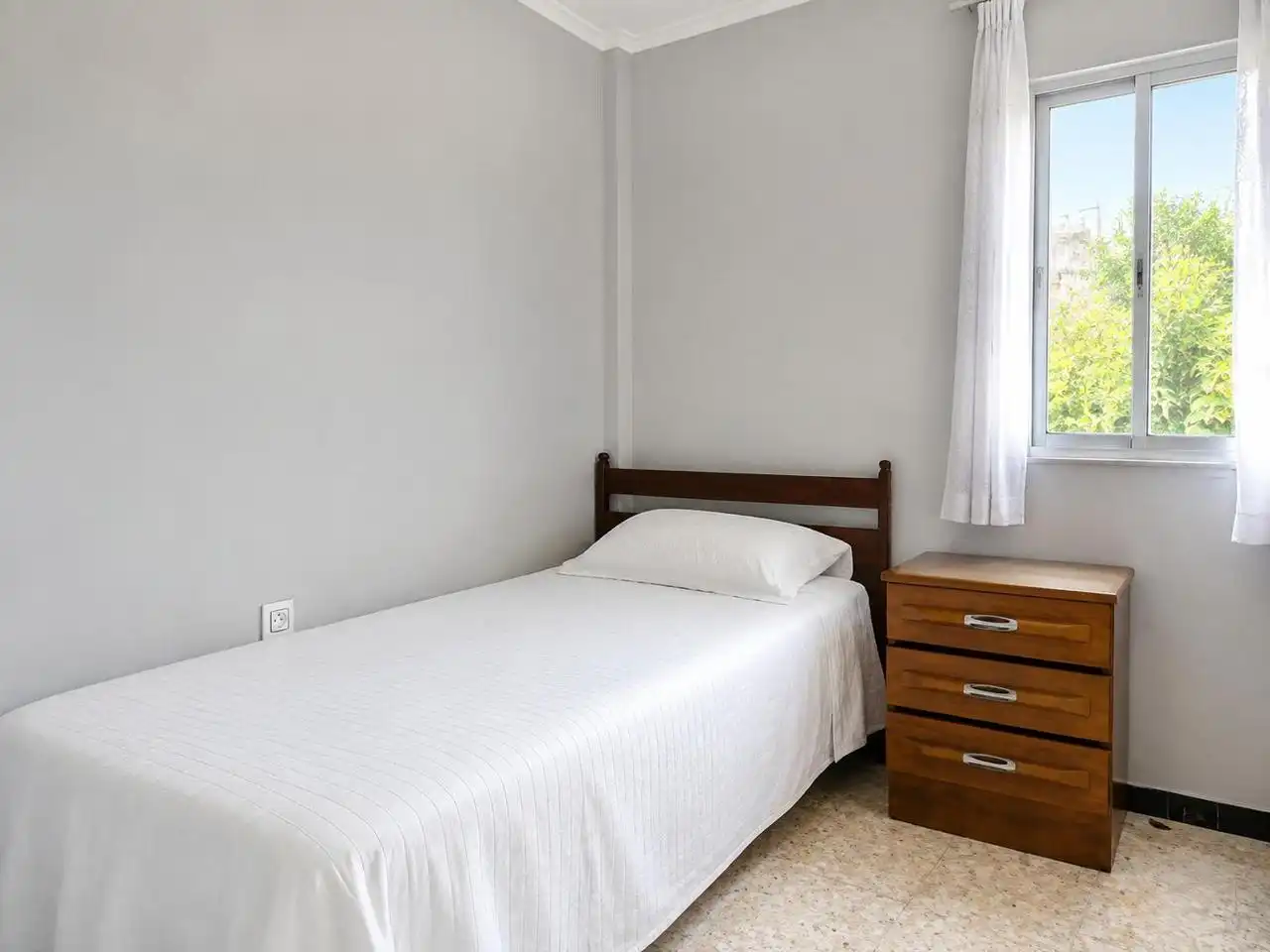 Habitación de Planta baja en venta en San Juan de Aznalfarache con Trastero y Amueblado