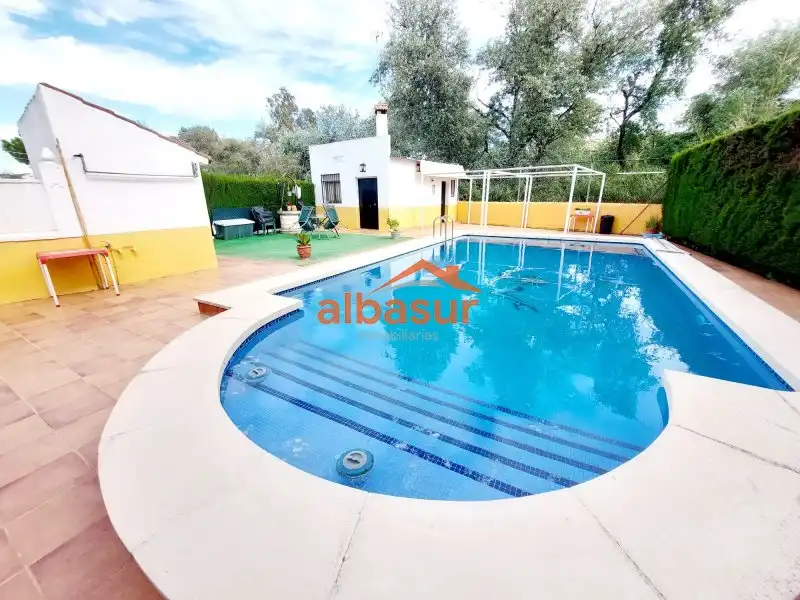 Piscina de Casa o xalet en venda en Córdoba amb Aire condicionat, Calefacció i Jardí privat