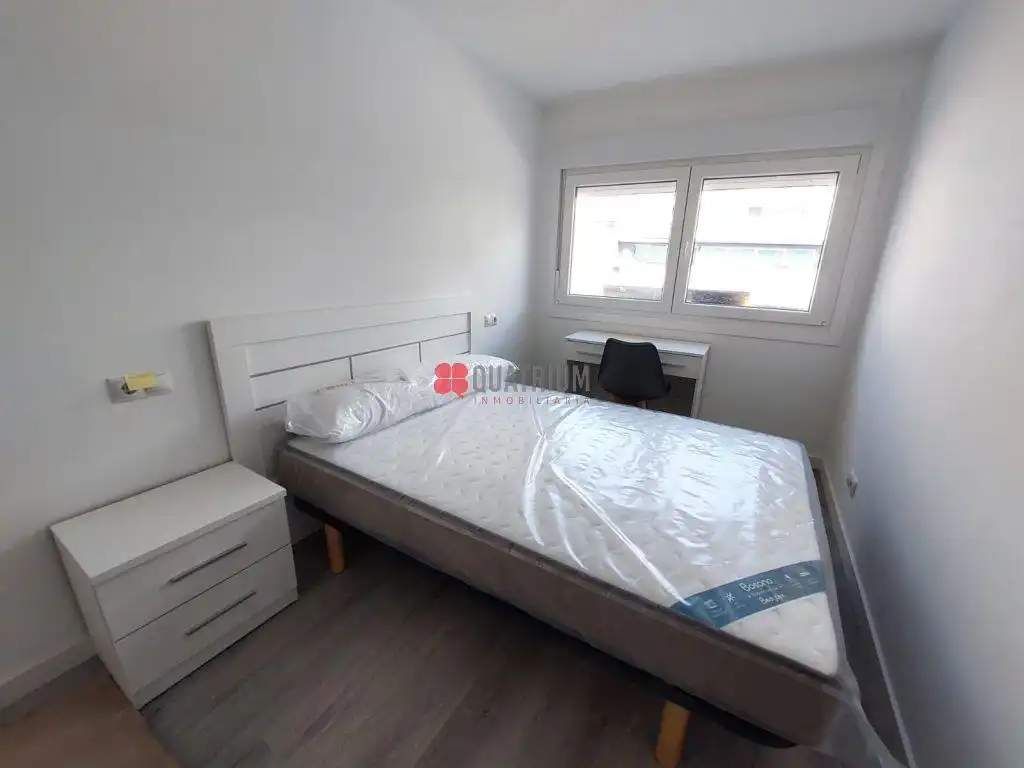 Schlafzimmer von Wohnung zur Miete in Santiago de Compostela 