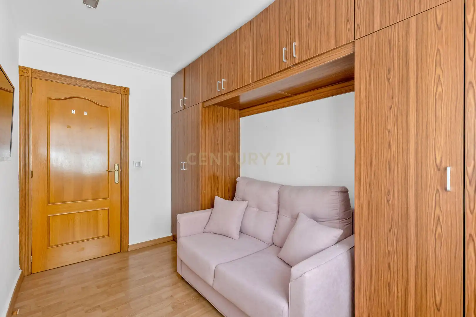 Dormitori de Apartament en venda en Torrevieja amb Aire condicionat, TV i Balcó