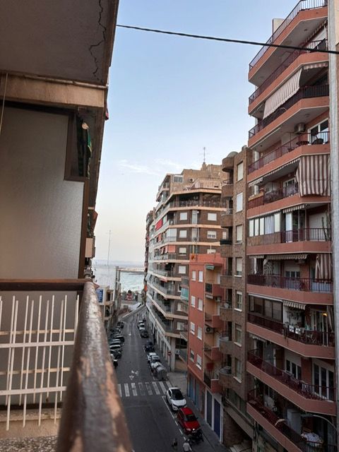Vista exterior de Piso en venta en Alicante / Alacant con Calefacción, Amueblado y Balcón