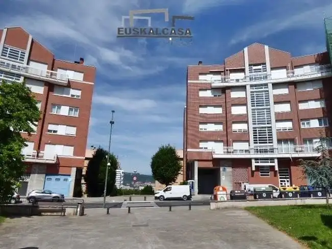 Vista exterior de Pis en venda en Bilbao  amb Calefacció, Terrassa i Traster