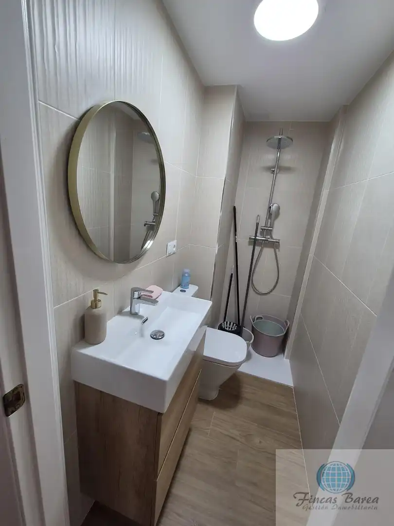 Baño de Piso de alquiler en Fuengirola con Balcón