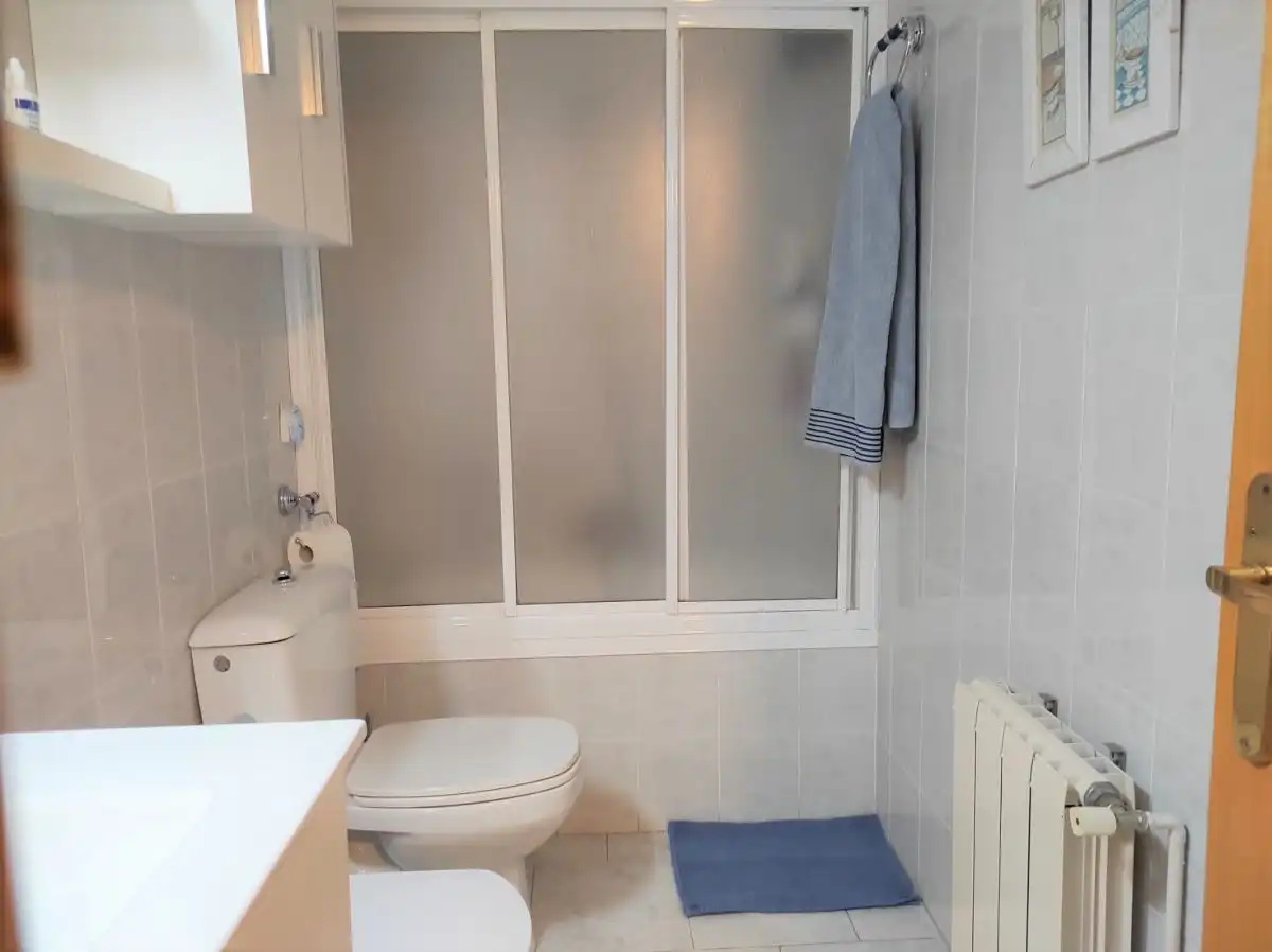 Badezimmer von Wohnung zur Miete in Albacete mit Klimaanlage, Heizung und Parkett