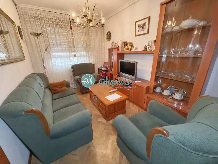 Sala de estar de Piso en venta en Segovia con Calefacción, Terraza y Trastero