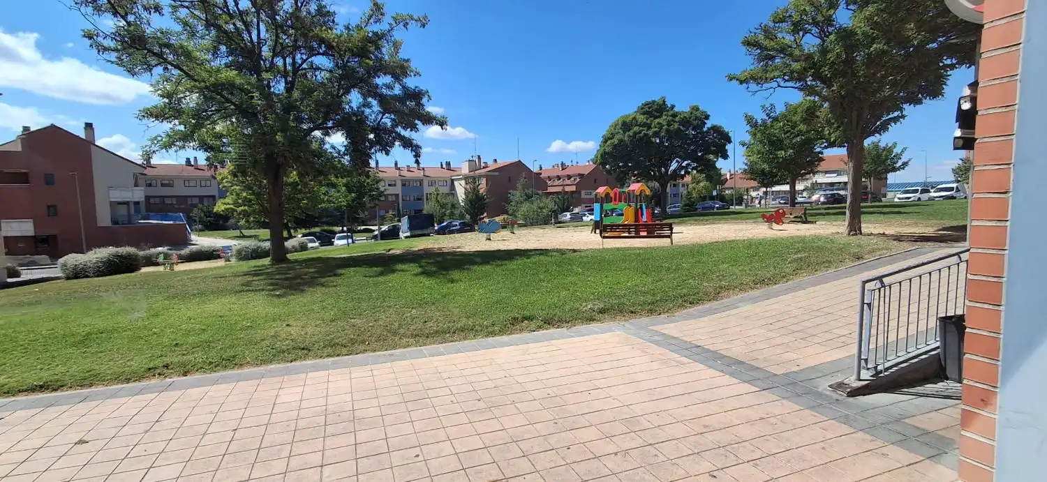Aparcament de Dúplex en venda en Arroyo de la Encomienda amb Calefacció, Parquet i Terrassa