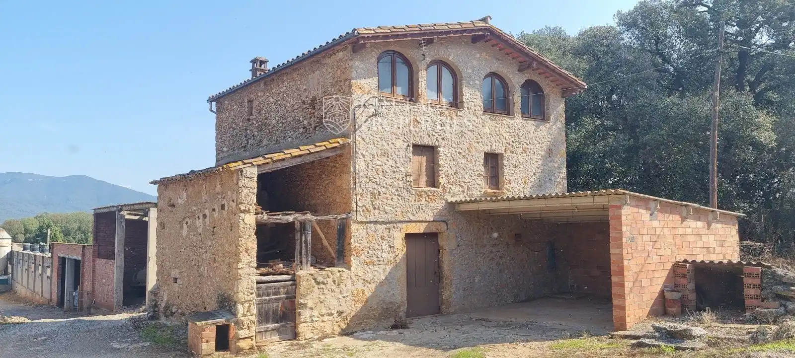 Außenansicht von Country house zum Verkauf in Serinyà