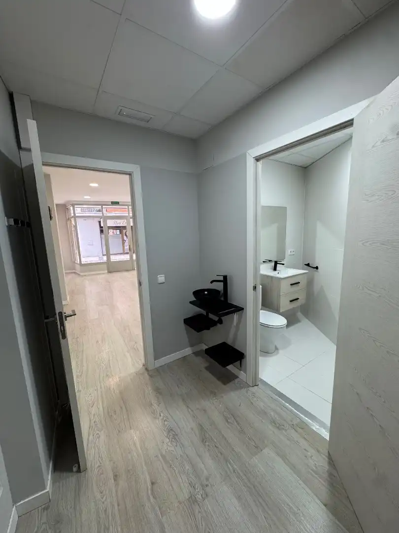 Business premises to rent in Carrer de Lluís Carulla 39, imagen 10