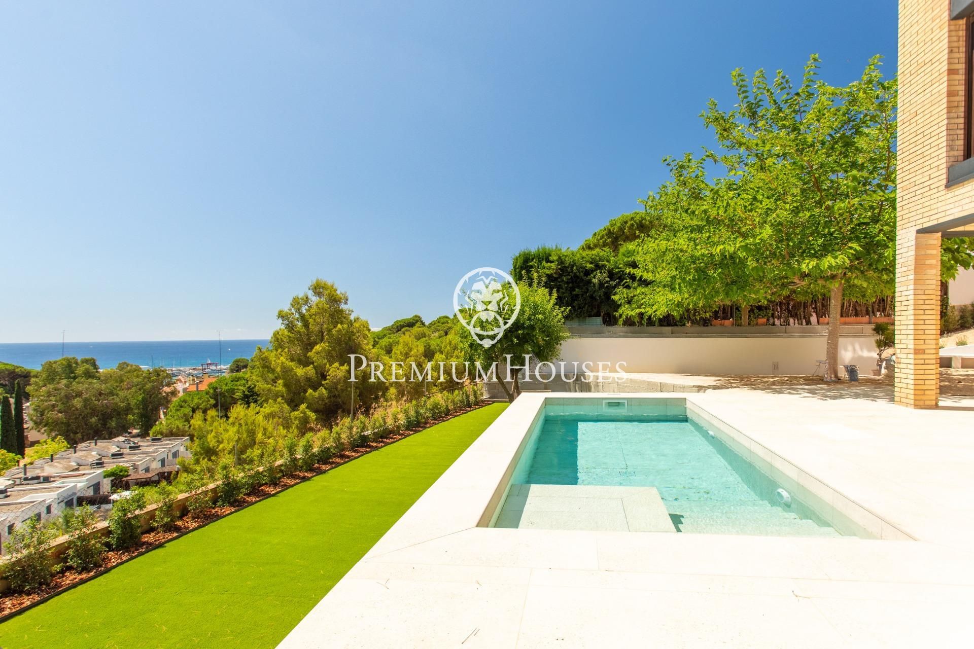 Piscina de Casa o xalet en venda en Arenys de Mar amb Aire condicionat, Jardí privat i Terrassa