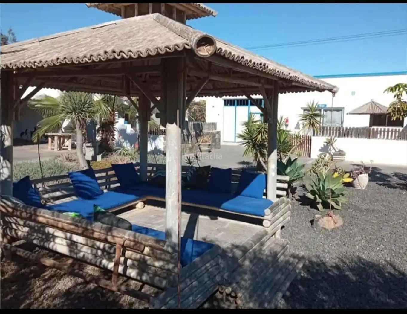 Casa con jardín en venta en Calle Central 36
