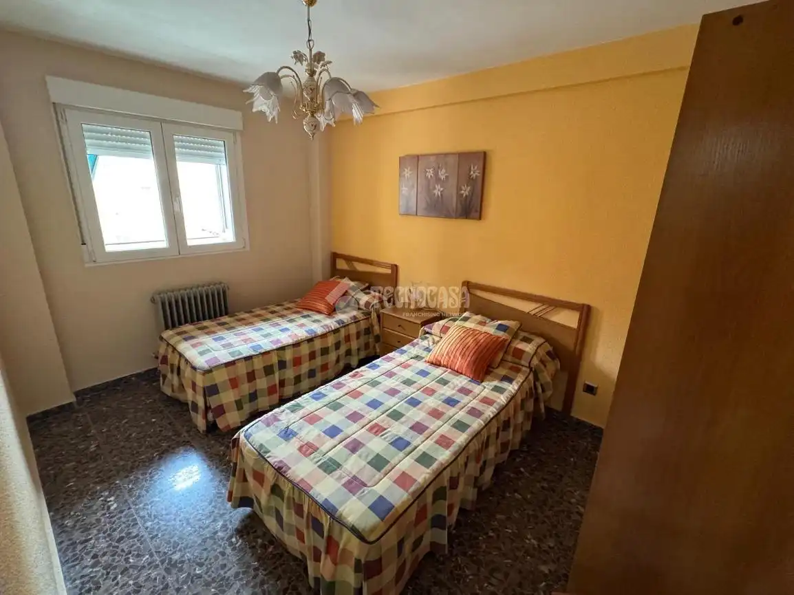Habitación de Piso de alquiler en Zaragoza con Calefacción y Amueblado