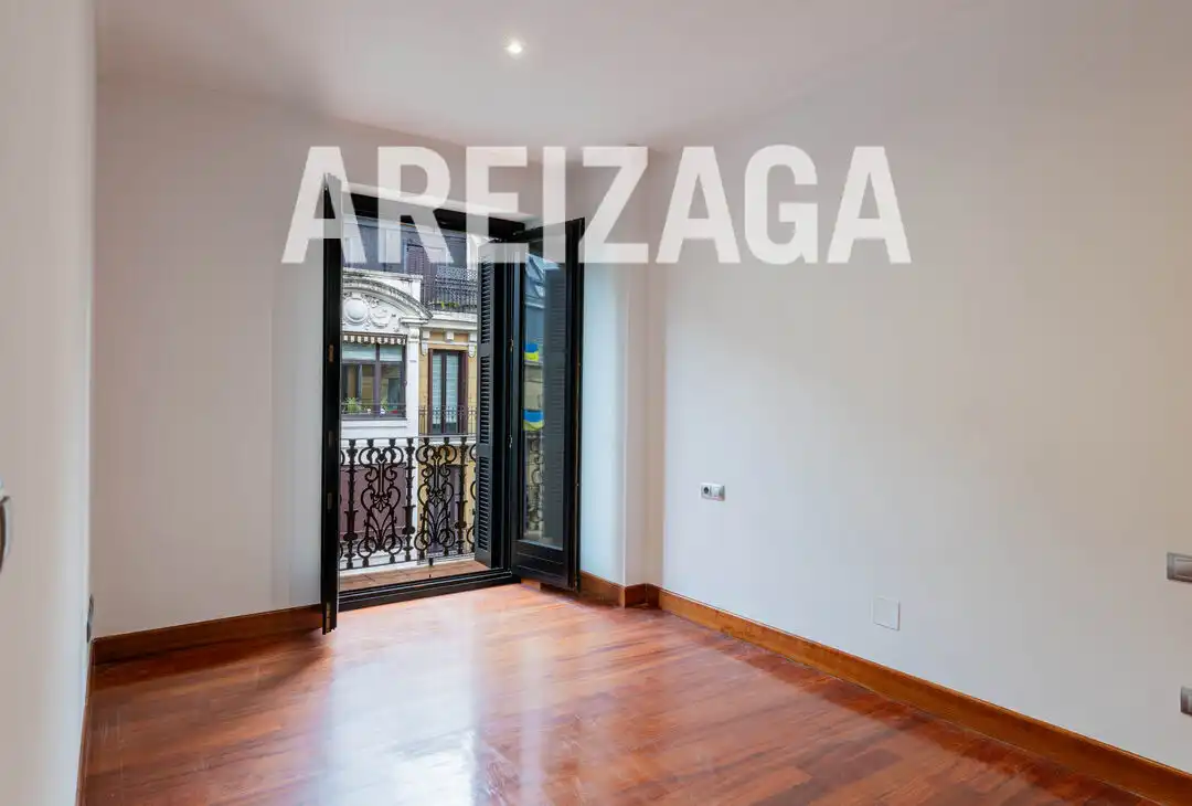 Bedroom of Flat for sale in Donostia - San Sebastián   with Heating and Balcony