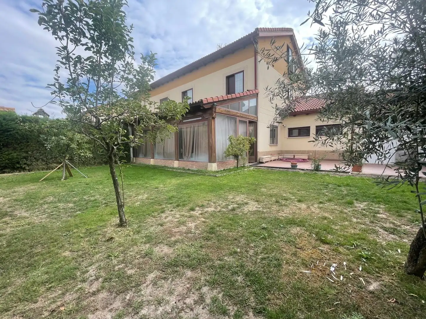 Casa adosada en venta en Hontanares de Eresma