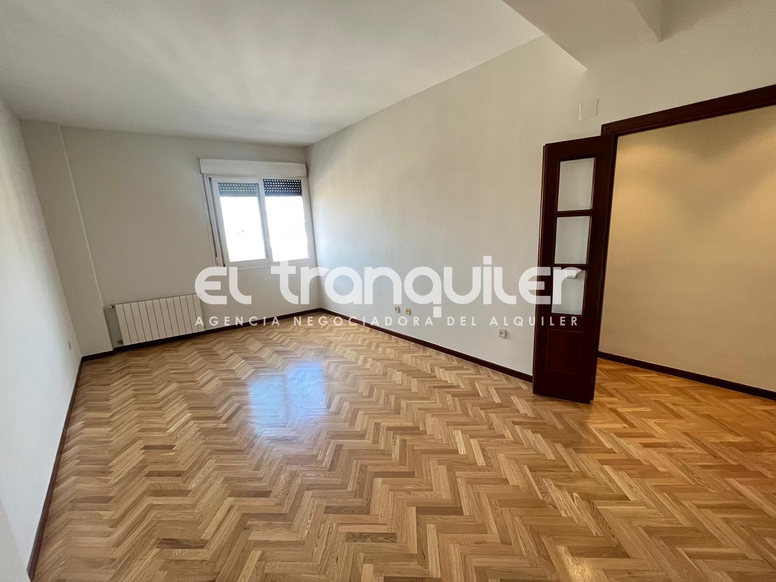 Bedroom of Flat to rent in  Madrid Capital  with Parquet flooring and Washing machine