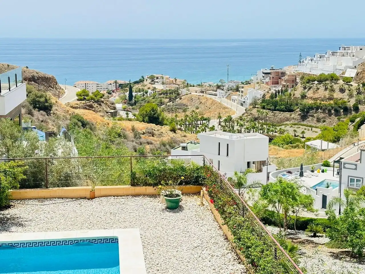Vista exterior de Casa o xalet en venda en Torrox amb Aire condicionat, Jardí privat i Terrassa