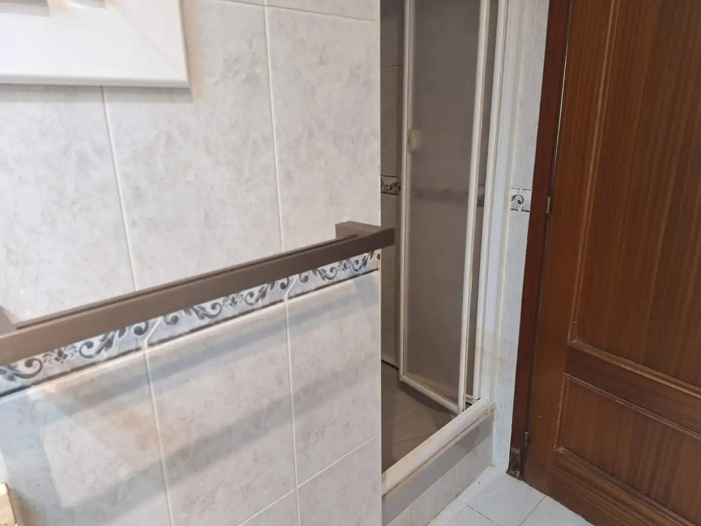 Badezimmer von Wohnung zum Verkauf in Barcelona mit Ofen und Waschmaschine