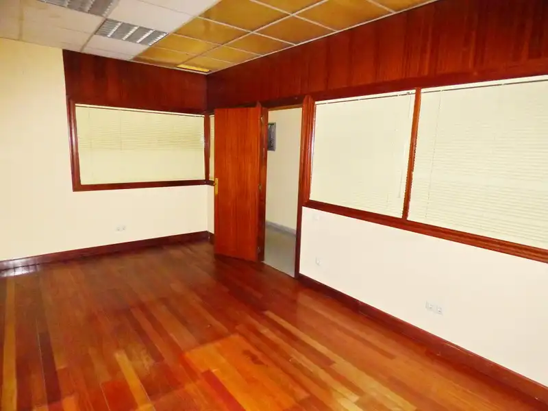 Oficina en venda en Loiu amb Moblat