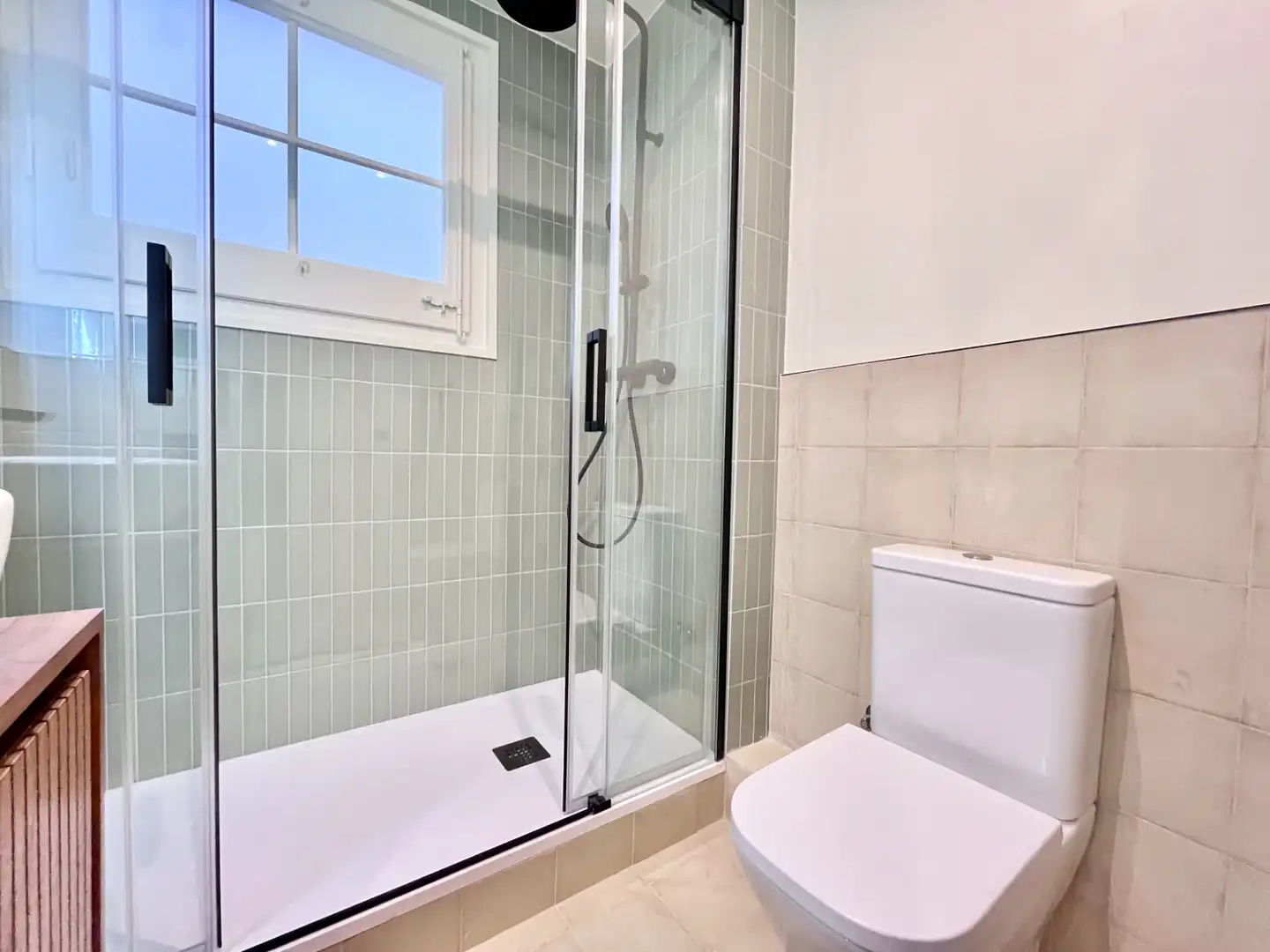 Bathroom of Flat for sale in Barcelona  with Air Conditioner, Heating and Parquet flooring