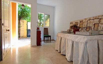 Casa adosada en venda en Gelves amb Jardí privat, Piscina i Moblat