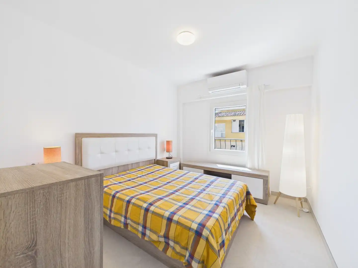 Dormitori de Apartament de lloguer en  Palma de Mallorca amb Aire condicionat i Moblat