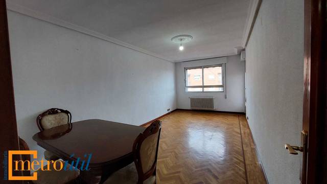 Piso en Alquiler en Calle Lilas en Garrido Norte