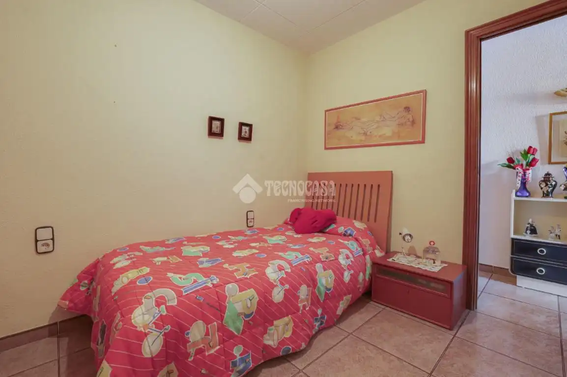 Schlafzimmer von Einfamilien-Reihenhaus zum Verkauf in Terrassa mit Terrasse