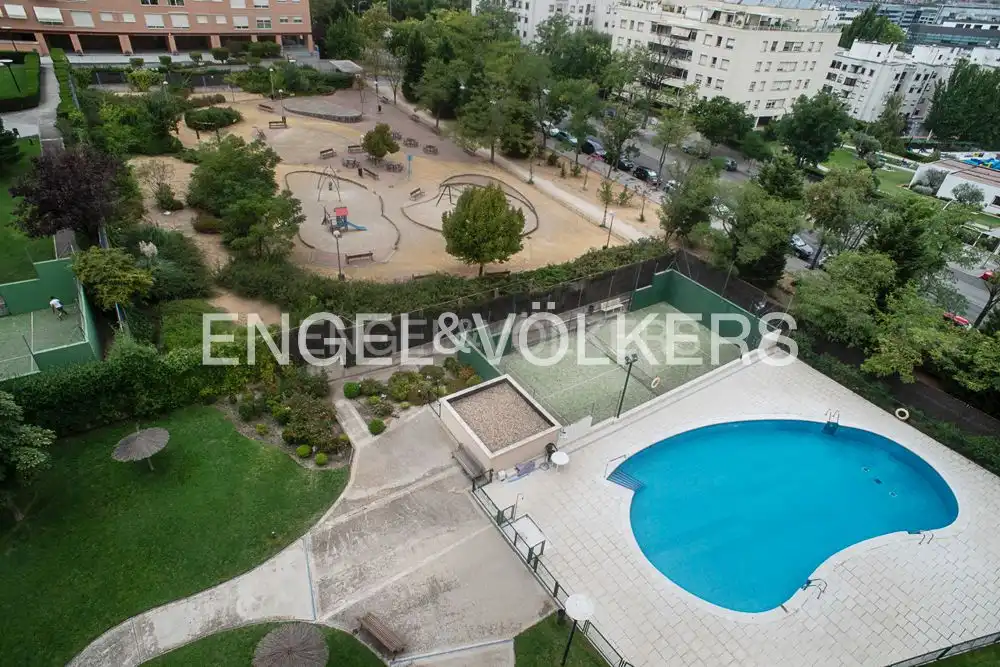 Piscina de Àtic en venda en Madrid amb Aire condicionat, Calefacció i Terrassa