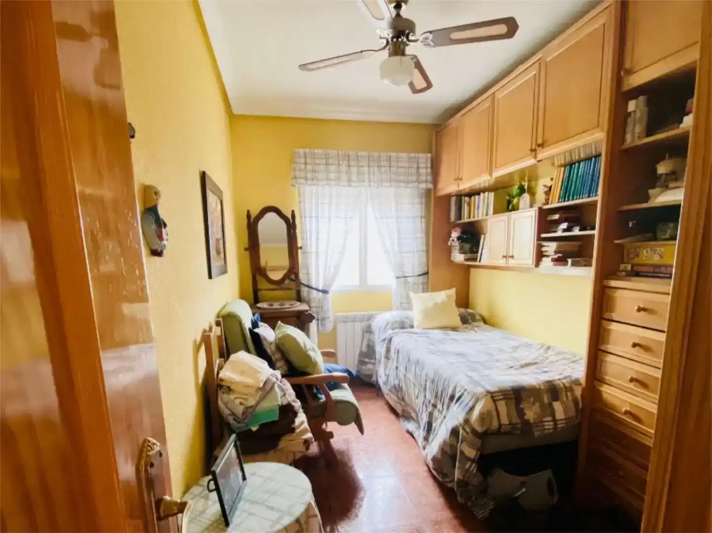Dormitori de Casa o xalet en venda en Villa del Prado amb Jardí privat, Piscina i Balcó