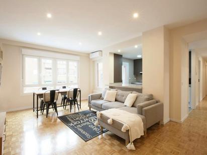 Living room of Flat to rent in  Madrid Capital  with Air Conditioner, Heating and Furnished