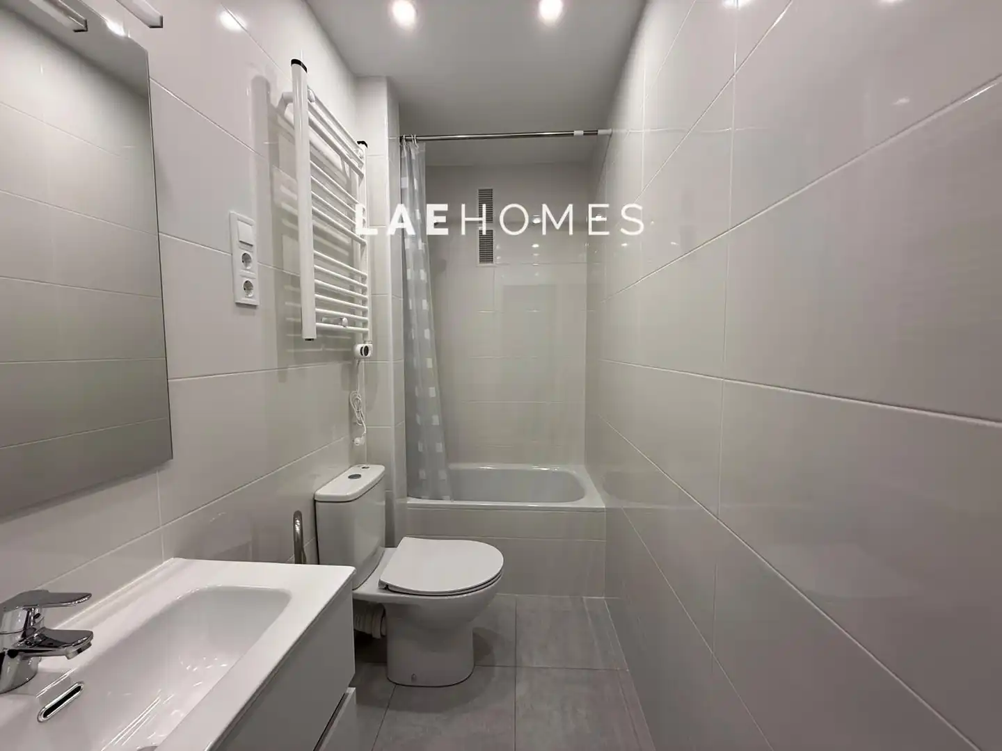 Baño de Piso en venta en Martorell con Balcón y Alarma