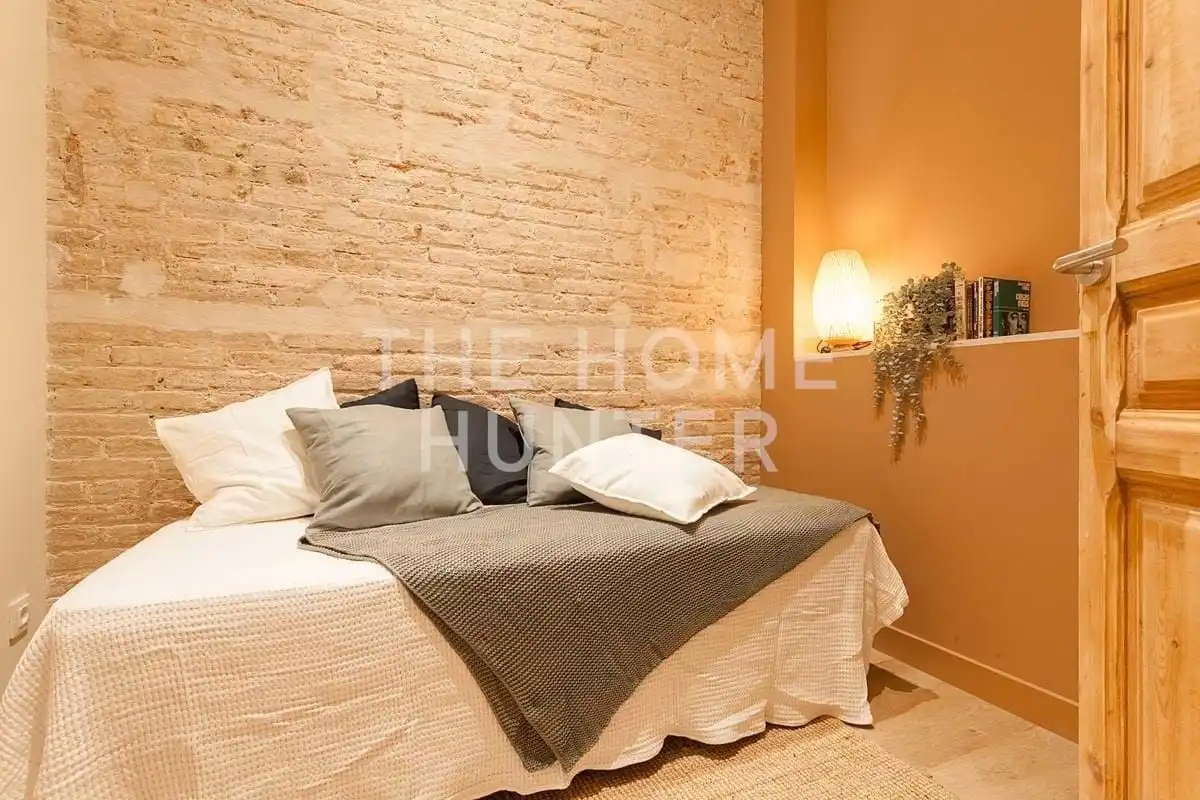 Schlafzimmer von Wohnung zum Verkauf in Barcelona mit Heizung, Privatgarten und Terrasse