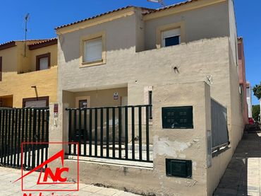 Casa con balcone in vendita a El Cuervo de Sevilla