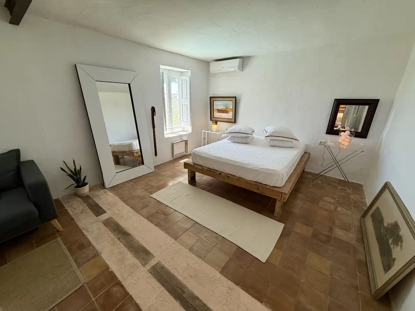 Dormitori de Finca rústica en venda en Santa Eulària des Riu amb Aire condicionat, Calefacció i Jardí privat