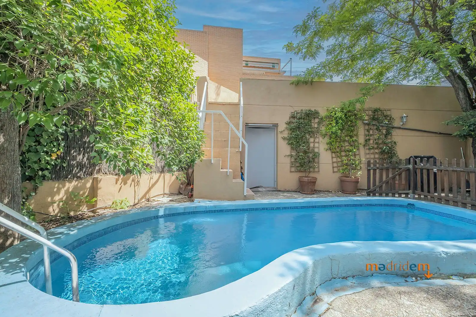 Swimming pool of Houses for sale in Madrid