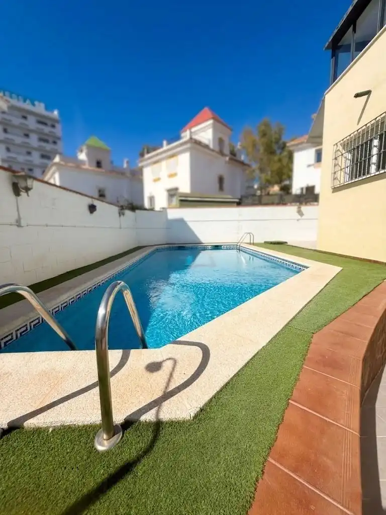 Piscina de Casa o xalet en venda en Torremolinos amb Aire condicionat, Calefacció i Jardí privat